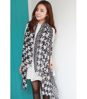 Black and white print scarf