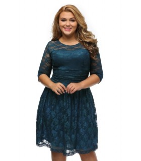 Sininen 3/4-hihainen pitsimekko (plus size)