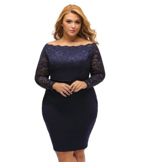 Tummansininen off-shoulder pitsimekko (plus size)
