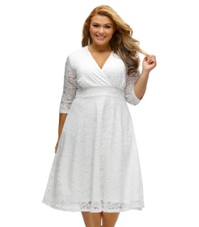 White 3/4 sleeved v-lace dress (plus size)