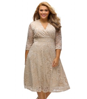 Light 3/4 sleeved v-lace dress (plus size)