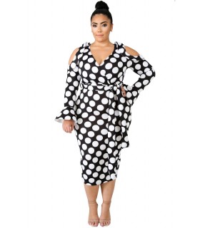 Mustavalkoinen pallokuvioinen mekko (plus size)