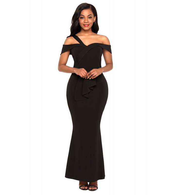 Svart enkel axel off-shoulder maxikko