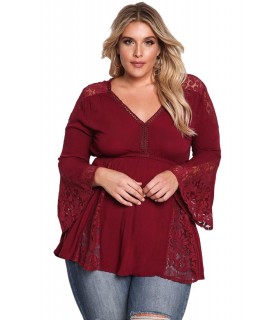 Viininpunainen pitkähihainen pitsikoristeinen v-paita (plus size)