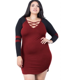 Viininpunainen ristikkokoristeinen minimekko (plus size)