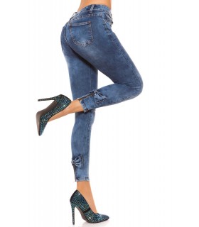 Blue jeans with zipper and rye threads