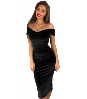 Musta off-shoulder samettimidimekko