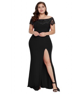 Musta off-shoulder pitsikirjailtu pitkä mekko halkiolla (plus size)