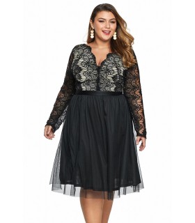 Musta pitkähihainen skater v-pitsimekko (plus size) [LÖYTÖ]