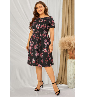 Musta kukkakuvioinen off-shoulder skater-mekko (plus size) [LÖYTÖ]