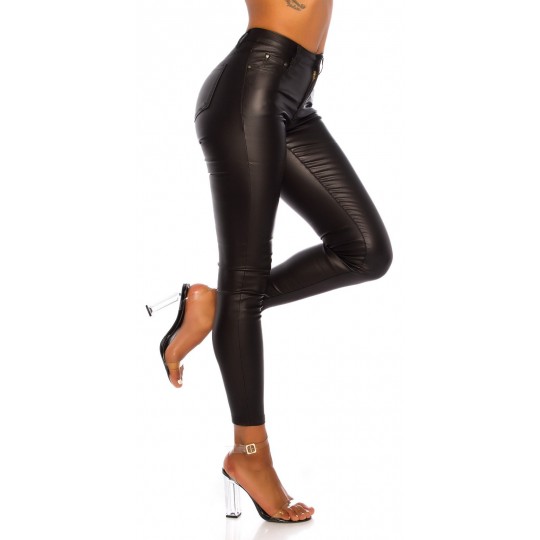 Mustat takataskulliset...