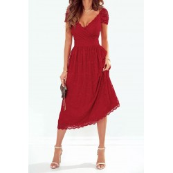 Punainen wrap-look v-pitsimidimekko