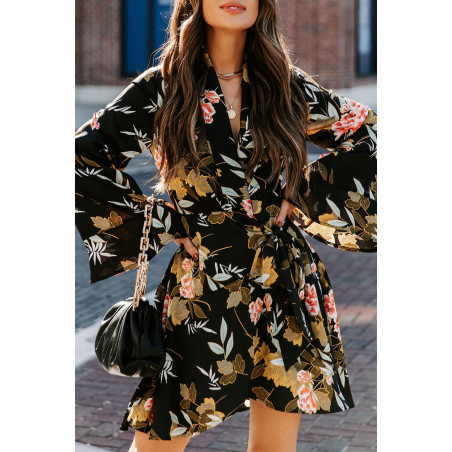 Svart bredärmad omslagslook med blommig och bladmönster wrap look v-dress