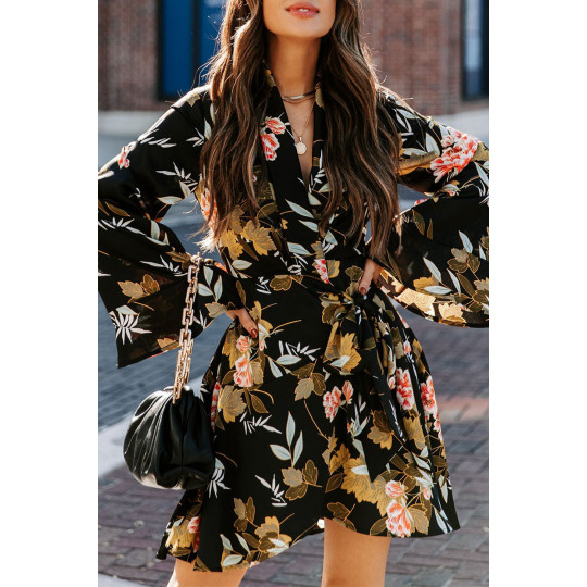 Musta leveähihainen kukka-...