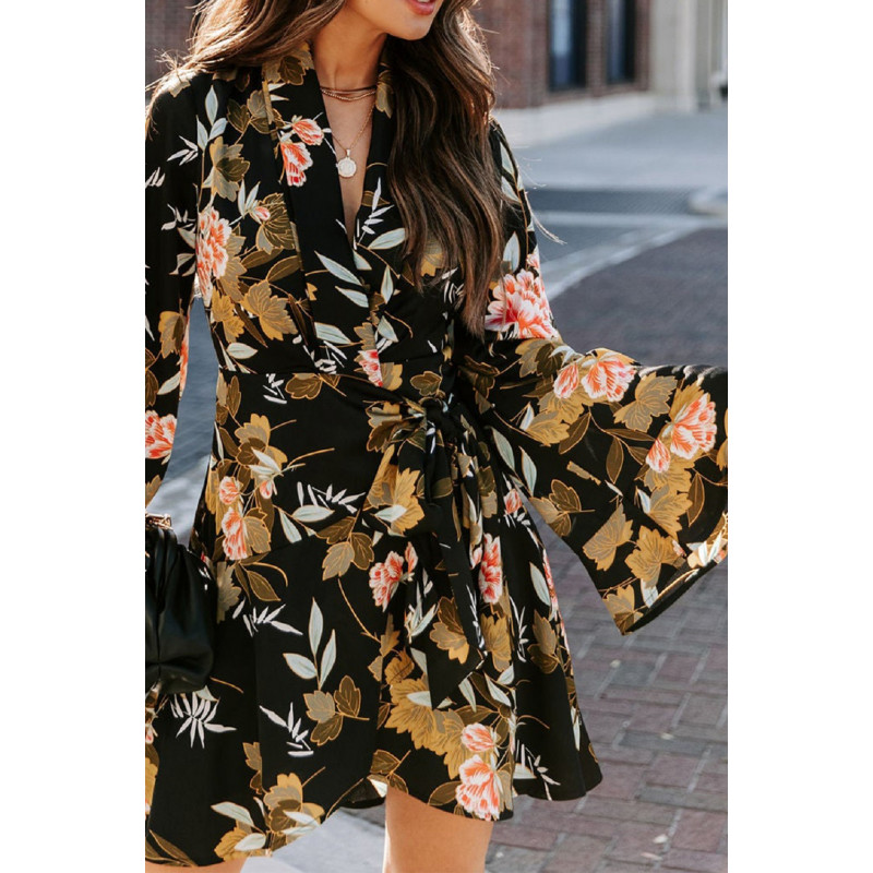 Musta leveähihainen kukka- ja lehtikuvioinen wrap-look v-mekko – kuva 4