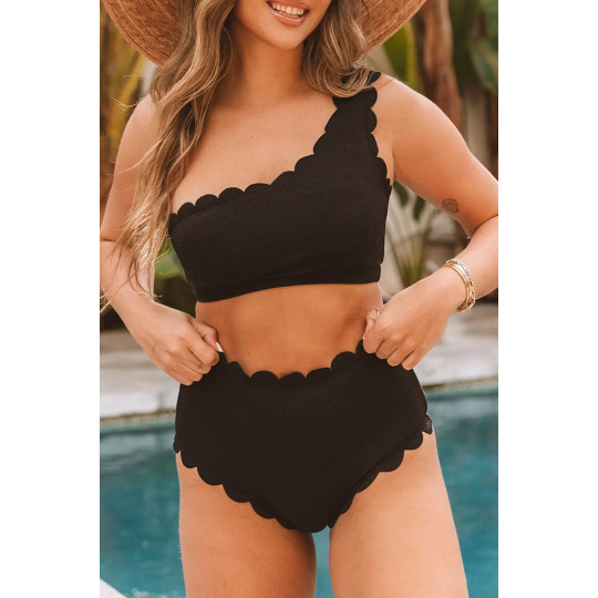 Mustat aaltoilevat...