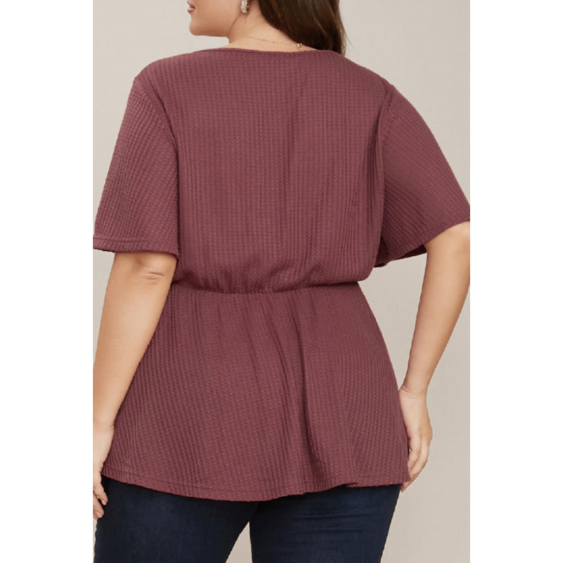 Ruskeanpunainen lyhythihainen v-vohvelipaita pitsillä (plus size) – kuva 2