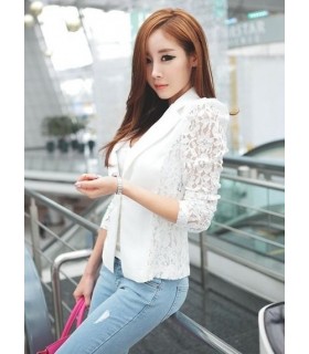 White lace-ornamented blazer