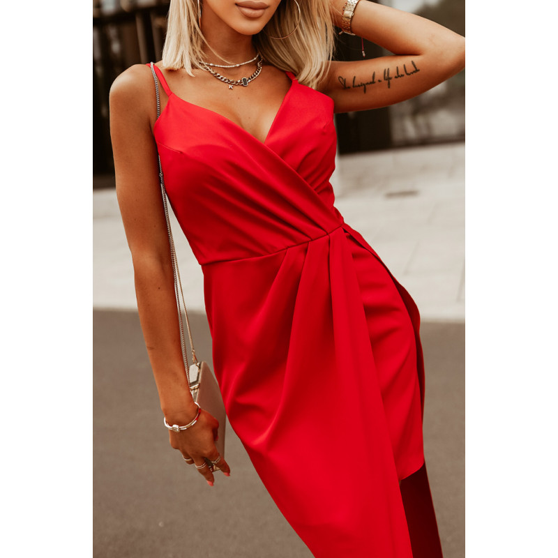 Punainen wrap-look v-mekko halkiolla