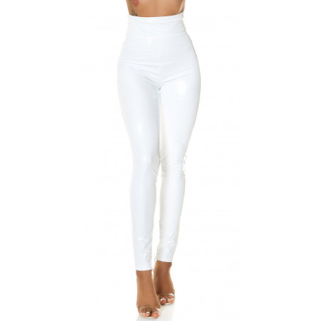 Koucla vita byxor i latexlook med hög midja