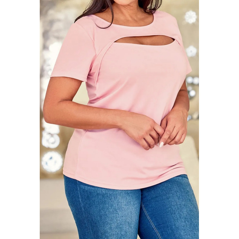Vaaleanpunainen lyhythihainen t-paita kurkistusaukolla (plus size) – kuva 2