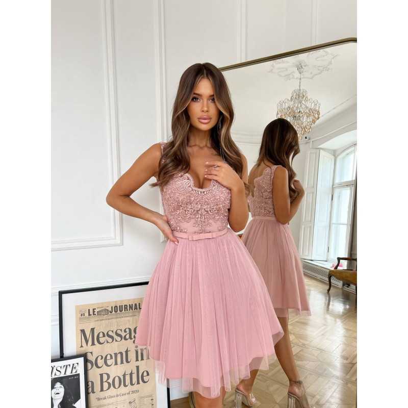 Bicotone vaaleanpunainen lyhyt juhlamekko koristekirjailuilla