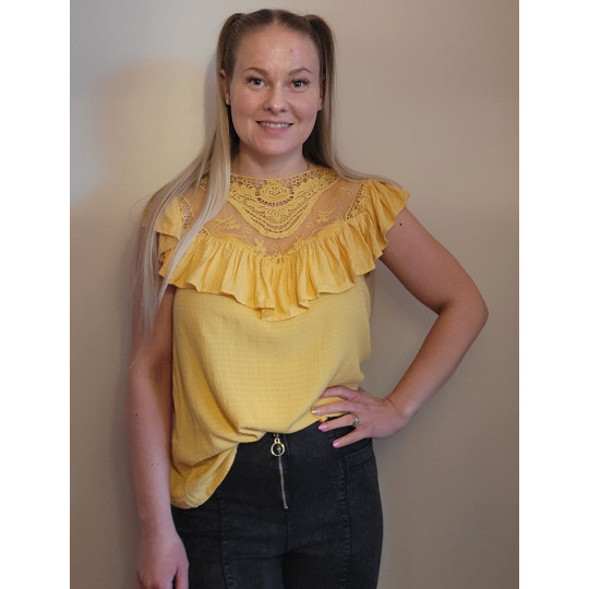 Keltainen lyhythihainen...