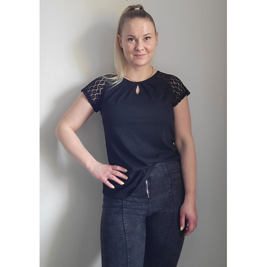 Musta lyhythihainen keyhole...