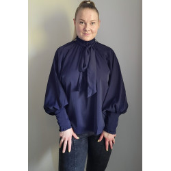 Mörkblå blus med fluga