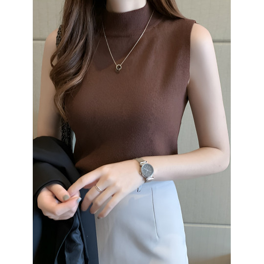 Ruskea korkeakauluksinen...