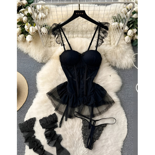 Musta korselettisetti sukilla