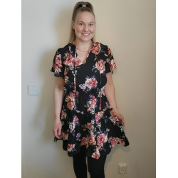 Black short-sleeved floral pattern dress with ruffles