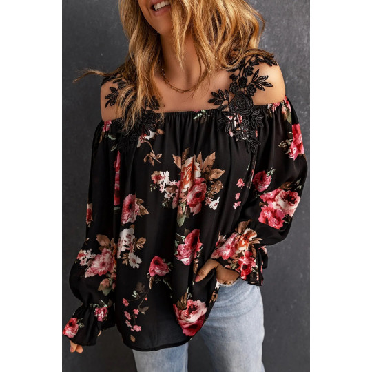 Musta kukkakuvioinen pusero...