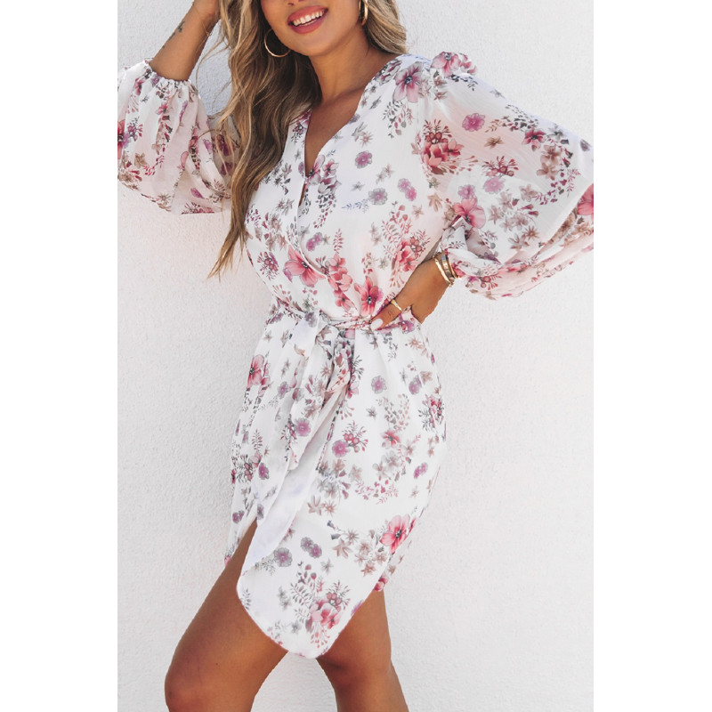 Vit blommig mönstrad wrap-look v-chiffongklänning med bälte – kuva 2