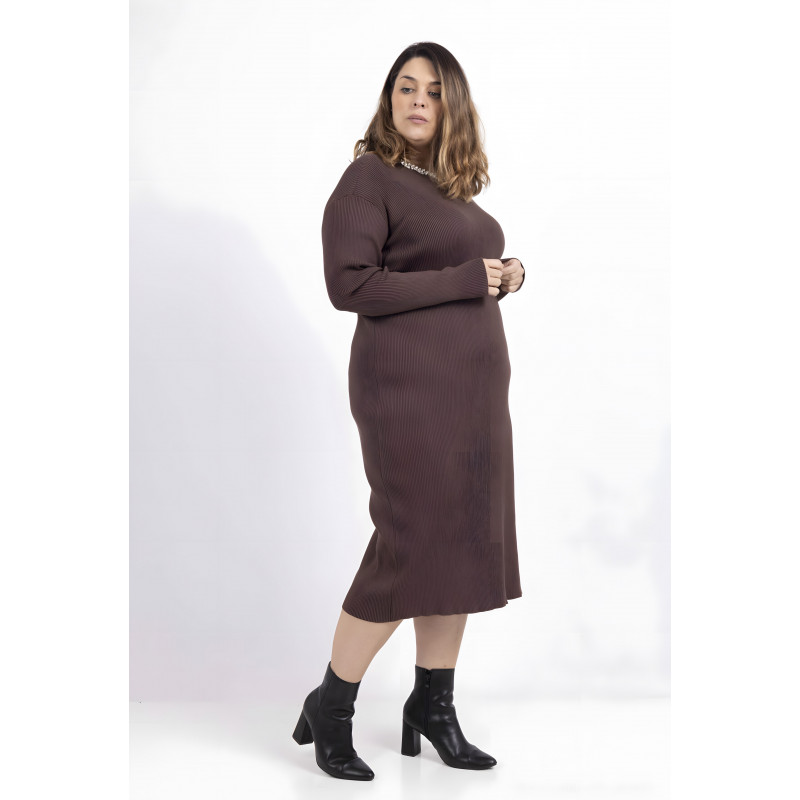 AmyClo brun stickad klänning med strasskrage (plus size) – kuva 3