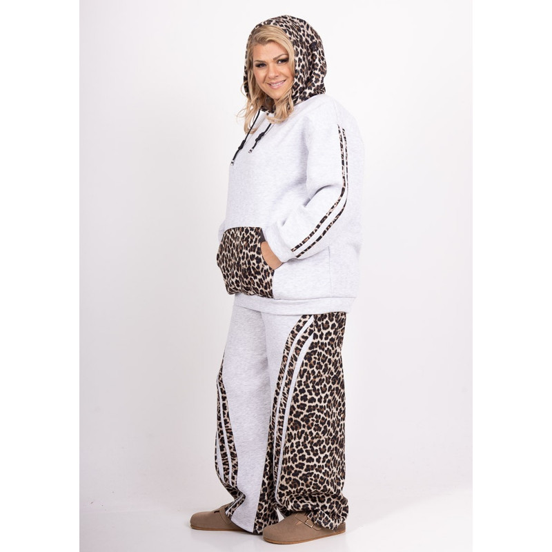 AmyClo grått leopardmönstrat loungeset (plus size) – kuva 2