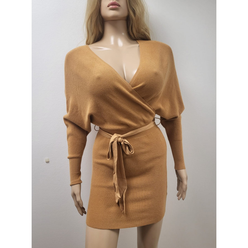 Kameli wrap-look v-neulemekko lepakkohihoilla ja vyöllä