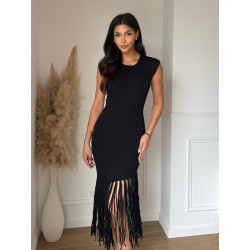 Emma Ashley musta hihaton neulemekko hapsuilla