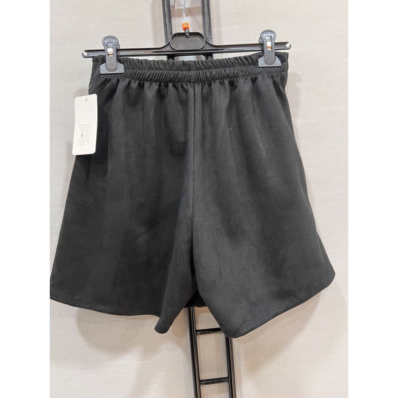 Mily musta shortsihame napeilla (plus size) – kuva 4