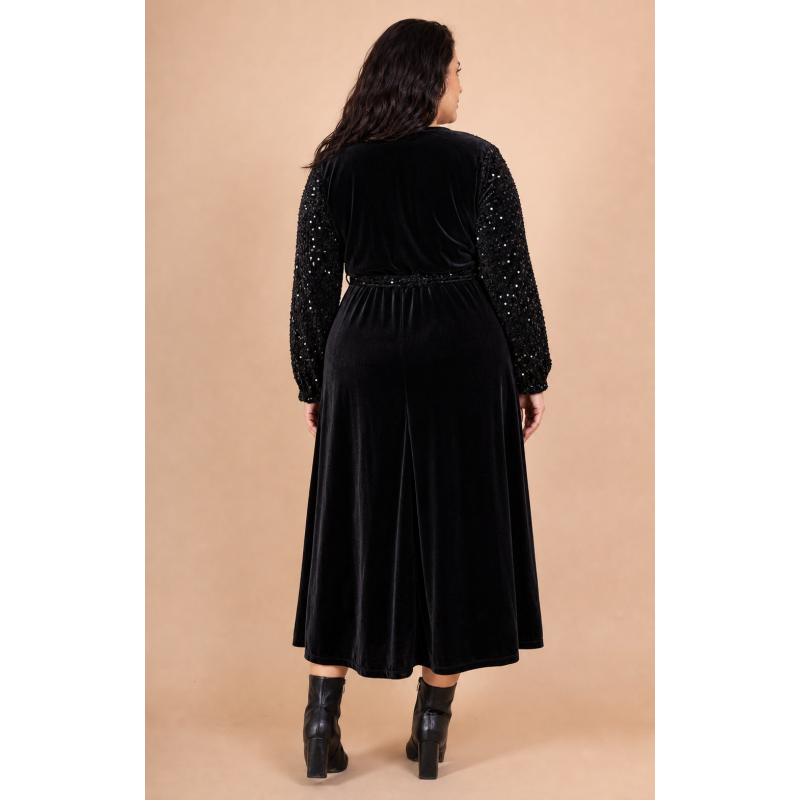 Lilie musta pitkä v-samettimekko paljeteilla ja vyöllä (plus size) – kuva 2