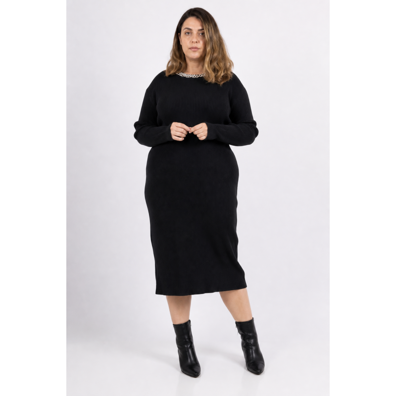AmyClo musta neulemekko strassikauluksella (plus size)