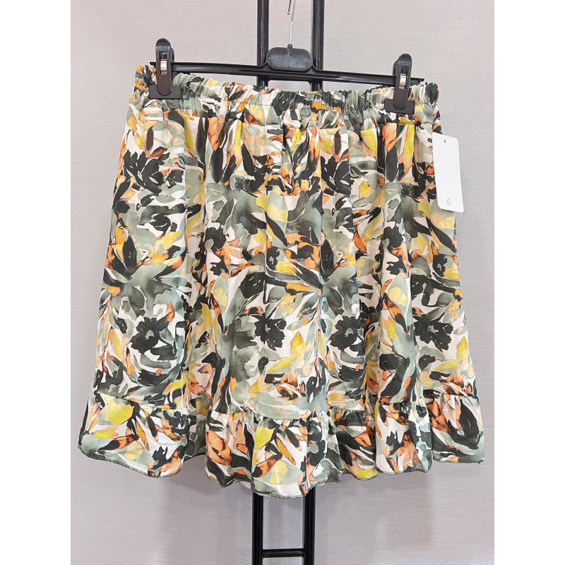Mily grön blommönstrad shortskjol (plus size) – kuva 2