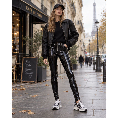 CK svarta byxor i latexlook med fickor och dragkedja