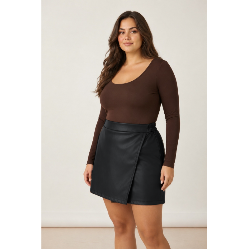 Mily musta tekonahkainen shortsihame (plus size) – kuva 2