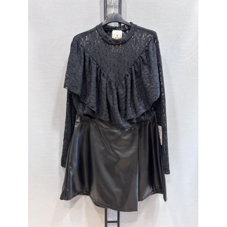 Mily svart långärmad spetstopp med volang (plus size)