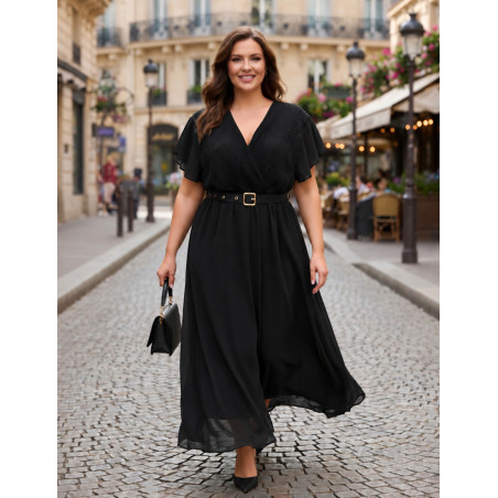 Mily svart kortärmad lång v-klänning med skärp (plus size)